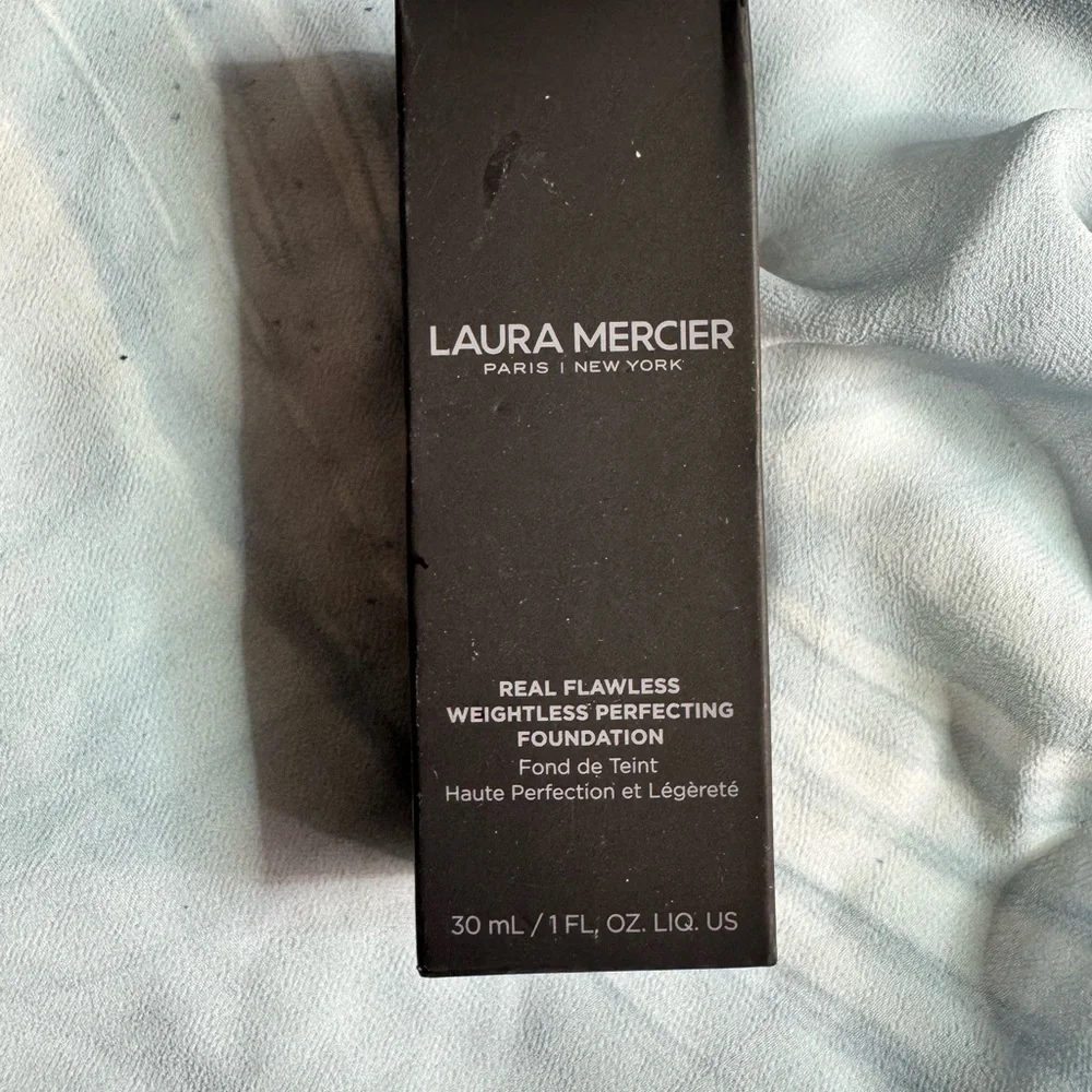 Laura Mercier Real Flawless Foundation - ON1 Silk